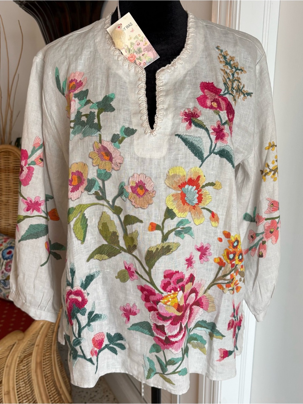JOHNNY WAS Miraze Beige Linen Floral Embroidered Blouse. NEW. XS